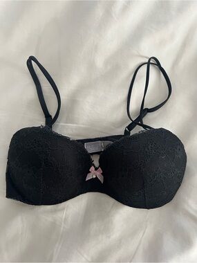 Black lace Victoria’s Secret demi push up bra, 34C